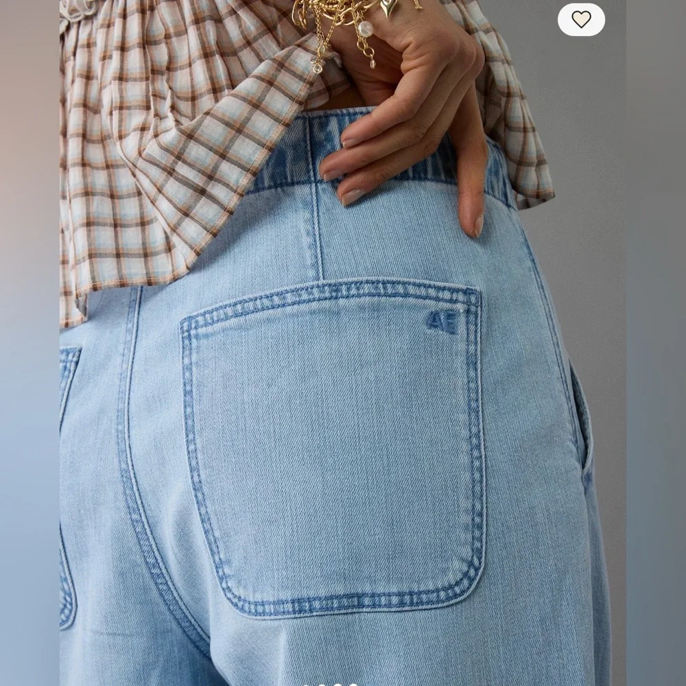 AE Dreamy Drape Low-Rise Ultra Wide-Leg Pull-On Jean - Picture 5 of 6